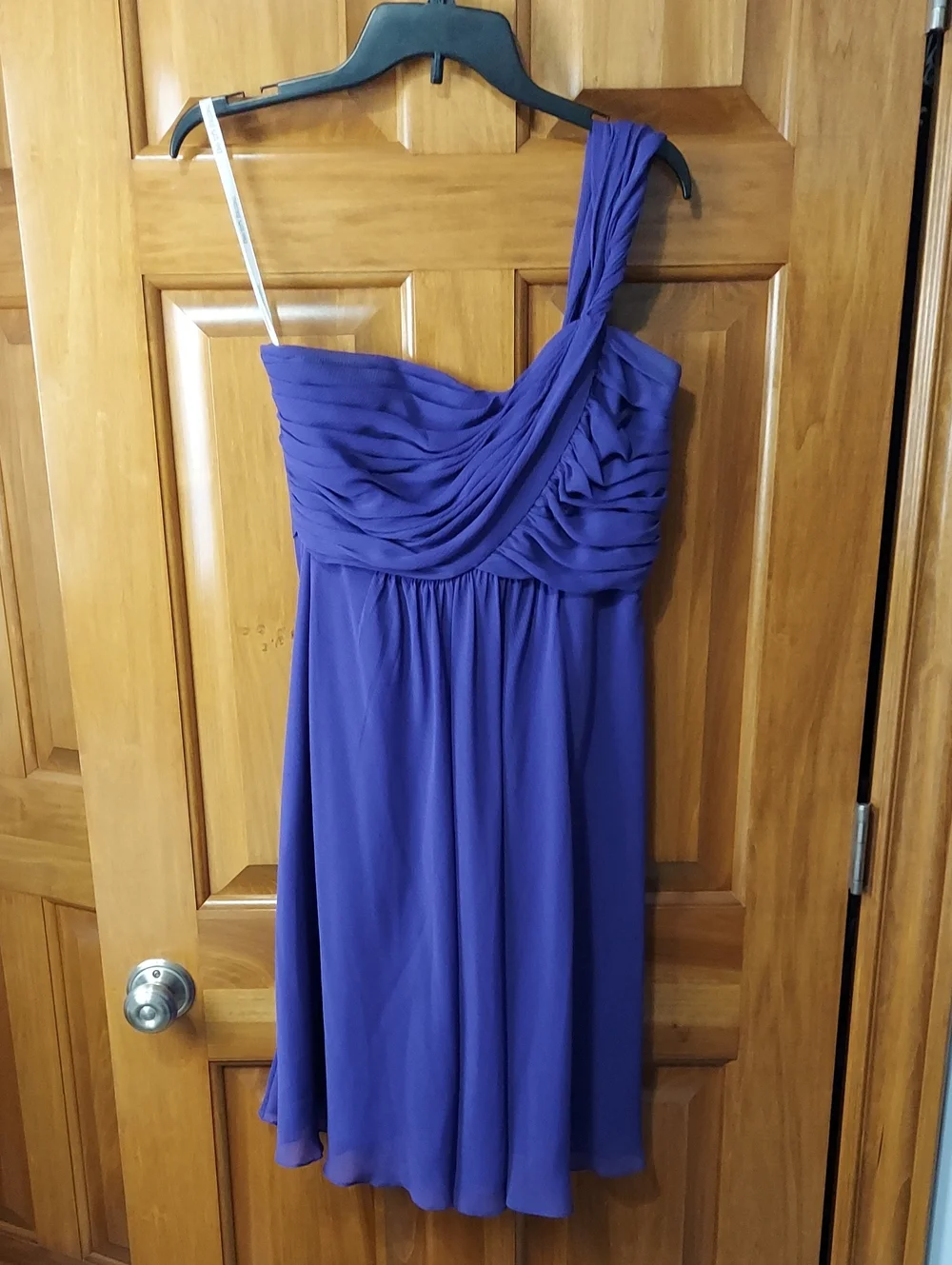 white cotton and lace dress Ivory Paneling Halter Neck Mini The carefully fitted bodice mom and daughter mom Victoria Beckham Opts for Color:Floral Navy Red